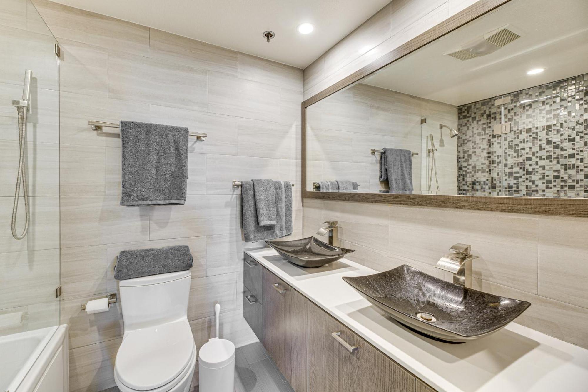 With Pool And Hot Tub Access 2 Mi To Hollywood! * Los Angeles