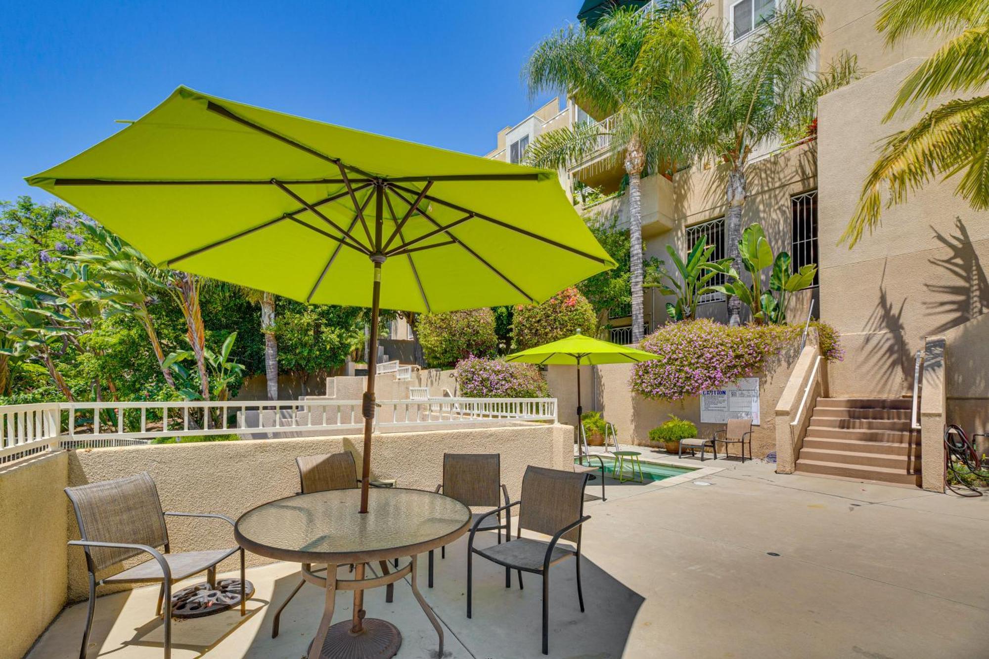 With Pool And Hot Tub Access 2 Mi To Hollywood! Apartment