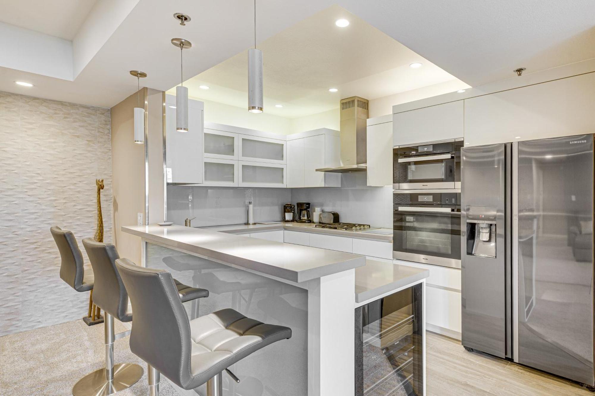 With Pool And Hot Tub Access 2 Mi To Hollywood! Apartment Los Angeles
