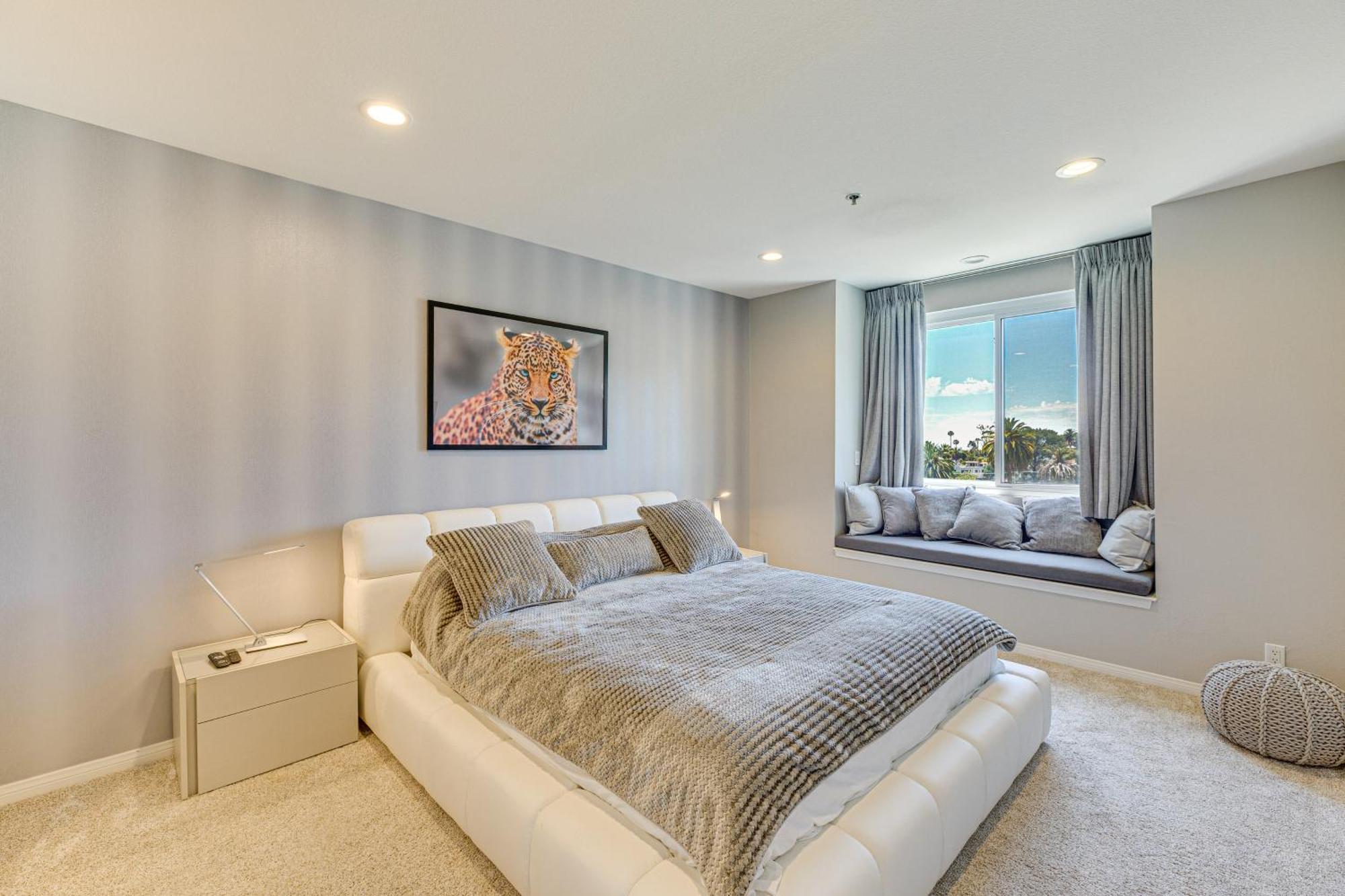 With Pool And Hot Tub Access 2 Mi To Hollywood! Apartment