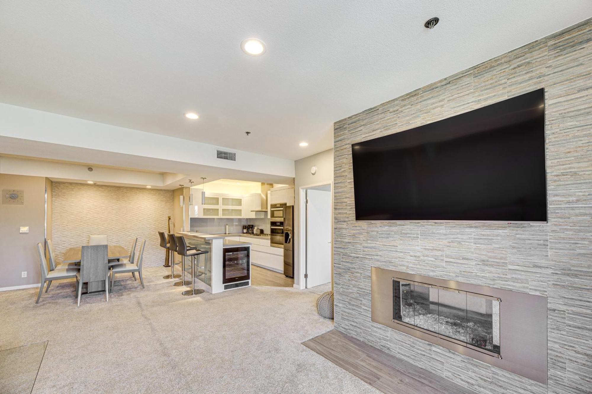 With Pool And Hot Tub Access 2 Mi To Hollywood!