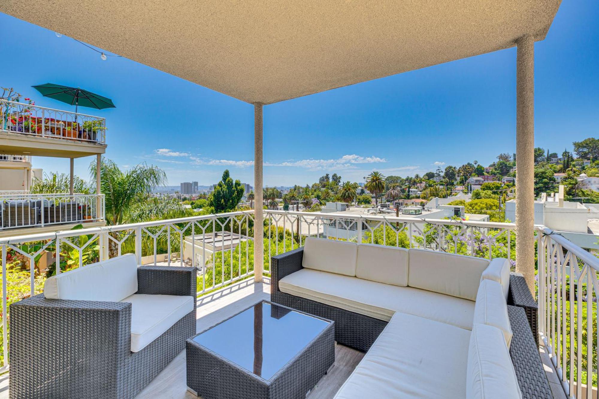 With Pool And Hot Tub Access 2 Mi To Hollywood! Apartment Los Angeles